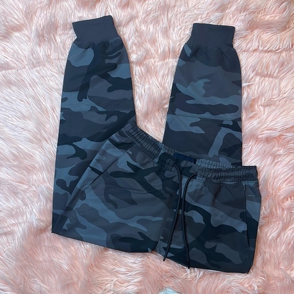 Abercrombie & Fitch Camouflage Joggers Size XS - Picture 1 of 7